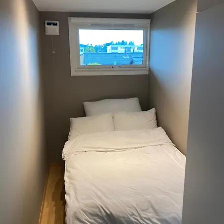 Modern - 5 Min Walk To Ons *